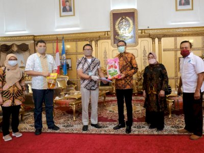 Peduli Dampak Covid-19, Rimbawan KLHK Sulsel Serahkan Bantuan ke Pemprov Sulsel