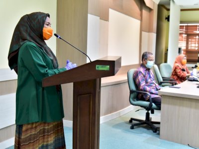 Lies F Nurdin Bagikan 500 Paket Sembako Bappelitbangda Sulsel