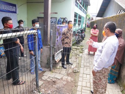 Peduli Mahasiswa Rantau, Wagub Sulsel Kunjungi Sejumlah Asrama dan Beri Paket Sembako