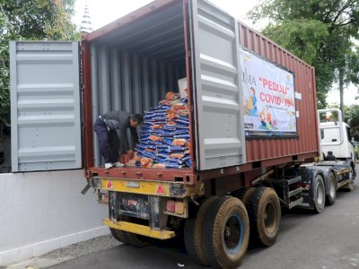 PT. Kima Serahkan Satu Kontainer Bantuan ke Pemprov Sulsel untuk Penanggulangan Covid-19