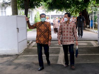 Mitra Dinas PUPR Sulsel Sumbang Satu Ton Beras dan 500 APD untuk Pemprov