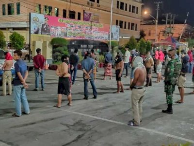 Langgar Jam Malam Perdana di Gowa, 102 Orang Dibawa ke Kantor Polisi