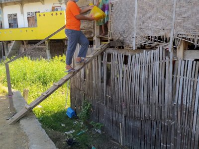 Door to Door, Bantuan Paket Sembako Wagub Sulsel Disalurkan di Wajo