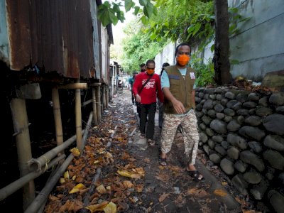Salurkan Bantuan, Wagub Sulsel Telusuri Pemukiman Warga Pinggiran Kota