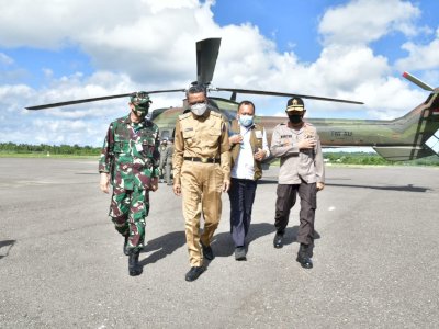 Bersama Pangdam Hasanuddin, Gubernur Salurkan Bantuan Dari Para Donasi di Selayar.