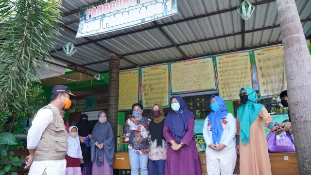 Ramadhan Berbagi Bersama MES, Guru Mengaji pun Tak Luput Dari Bantuan Wagub Sulsel