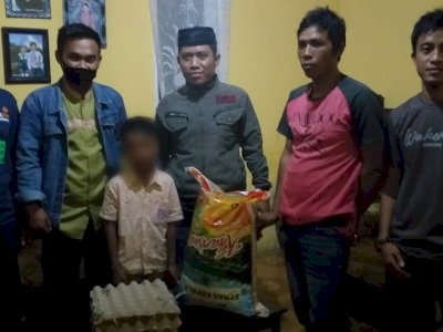Terima Bantuan Sembako Dari Wagub Sulsel, Bocah Penjual Tude di Bantaeng: Terima Kasih Pak Wagub