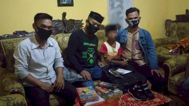 Tim Khusus Wagub Sulsel Kembali Kunjungi Bocah Penjual Tude di Bantaeng, IL Loncat Kegirangan Dapat Perlengkapan Sekolah
