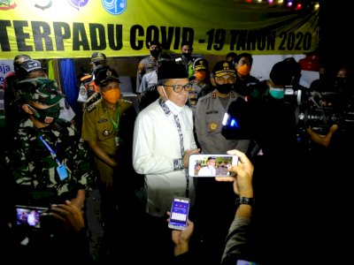 Gunernur Sulsel Pantau Langsung Operasi Ketupat 2020 di Simpang Lima Bandara