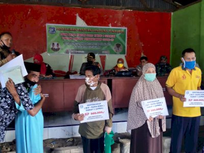 Pemdes Bontomanai Bulukumba Salurkan BLT Dana Desa ke 119 Warga Terdampak Covid-19