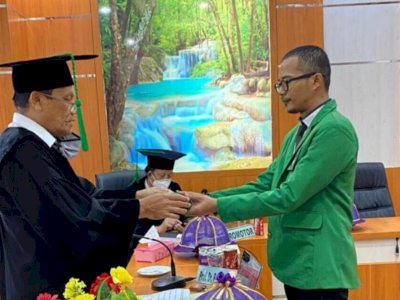 Pertahankan Disertasi Lewat Ujian Daring, Andi Hidayat Raih Gelar Doktoral di UMI