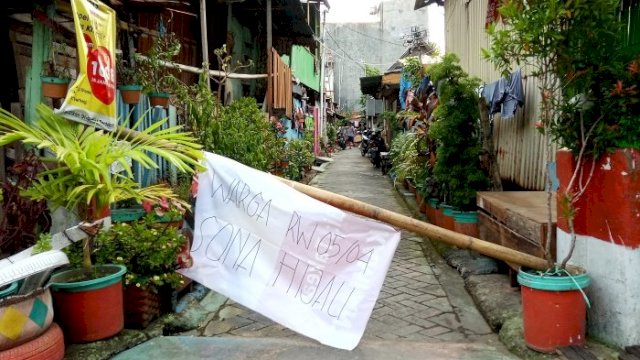 Lewat Spanduk Warga di Makassar Tolak Rapid Test