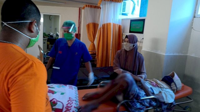 Perjuangan Hasnawati, Berhenti Ojol Demi Rawat Ibunya yang Stroke