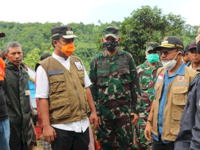 Didampingi Bupati Jeneponto, Wagub Sulsel Tinjau Titik Longsor yang Menimbun Warga di Dalam Rumahnya