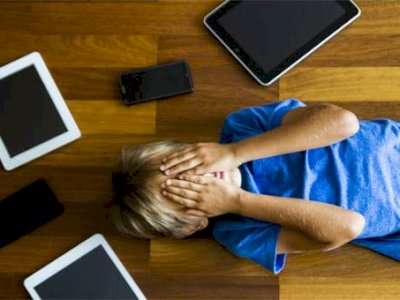 4 Bahaya Smartphone Bagi Anak-Anak
