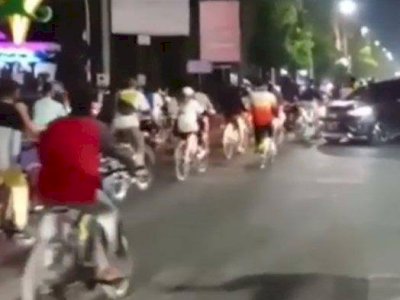 Kelakuan Para Pesepeda Tak Peduli Lampu Merah, Bikin Warganet Geram