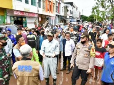 Gubernur Beri Bantuan Dana Tanggap Darurat dan Rekonstruksi Banjir Bantaeng Total Rp 16 Miliar
