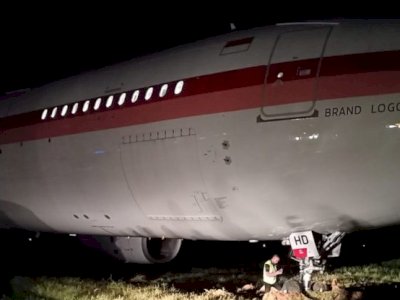 Pesawat Garuda Indonesia Tergelincir di Bandara Sultan Hasanuddin.