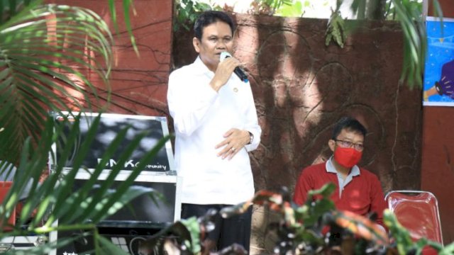 Bupati Barru Suardi Saleh saat meresmikan Cafe Baca Dottorona, Jumat (10/7/2020)