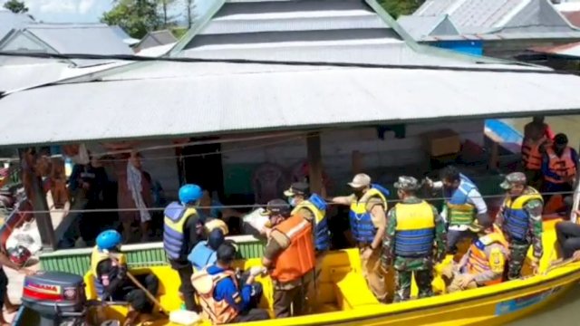 Usai Kunjungi Lutra, Wagub Sulsel Naik Katinting Memantau Banjir Wajo
