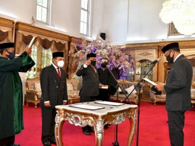 Gubernur NA Lantik Jayadi Nas Sebagai Kadis PTSP dan Amson Padolo Sebagai Kadis Kominfo