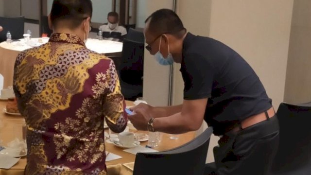 Tampak Victor Bersama Supriansa di Hotel Novotel - Berkoordinasi dukung diskresi Ketum Golkar.