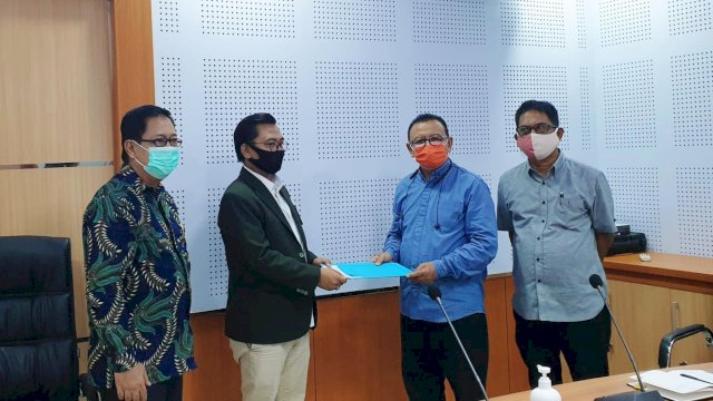 Terima SK dari Professor Jasruddin, STIE AMKOP Resmi Buka 2 Program Studi Baru