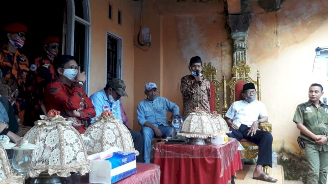 Tomy Satria Yulianto saat menghadiri silaturahmi di Desa Gattareng, Selasa 14 Juli 2020.