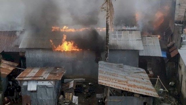 Kebakaran Hanguskan Dua Rumah di Tallunglipu, Toraja Utara