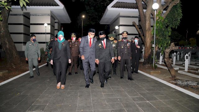 Hadiri Apel Kehormatan & Renungan Suci Tepat Pukul 00.00 Wita, Ini makna kemerdekaan bagi Wagub Andi Sudirman Sulaiman.