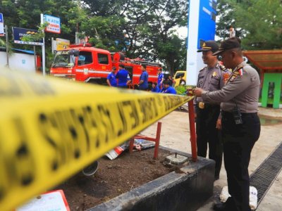 Insiden Mobil Terbakar Tepat di Depan SPBU Antang Raya