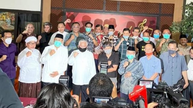 Sejumlah tokoh mendeklarasikan Koalisi Aksi Menyelamatkan Indonesia (KAMI), di Fatmawati, Jakarta, Minggu (2/8/2020) siang. (Foto: Istimewa)