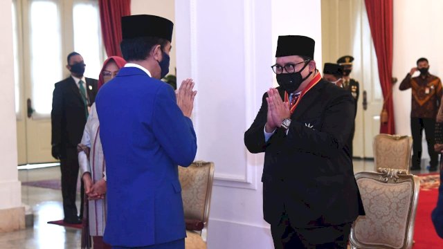 Presiden Jokowi Anugerahkan Tanda Jasa dan Kehormatan bagi 53 Tokoh