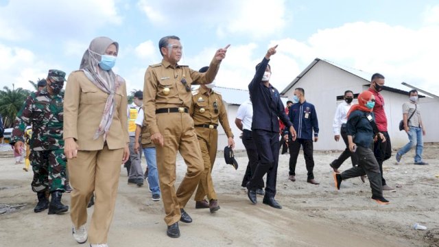 Nurdin Abdullah ke Lutra Tinjau Pembangunan Huntara Korban Banjir Bandang