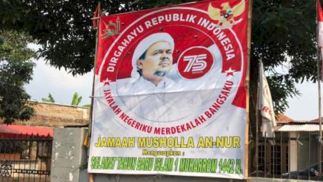 Peringati HUT RI, Spanduk Habib Rizieq Massif Penuhi Jalan-Jalan Di Jaksel