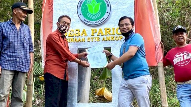Ketua STIE AMKOP Resmikan Tugu Desa Binaan LP3M STIE AMKOP