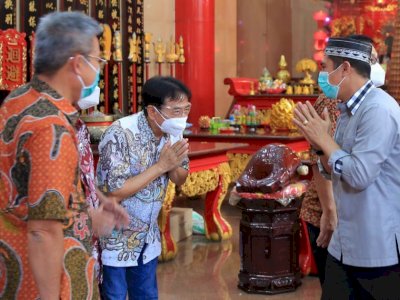 Di Kelenteng Xian Ma, Peter Gozal Puji Pokok Pikiran Deng Ical