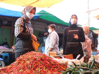 Pulihkan Ekonomi, Istri Paslon Dilan Ajak Warga Gunakan Produk Lokal