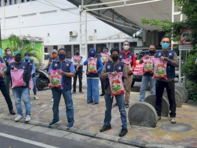 Peduli, Dinas PTSP Makassar Berbagi dengan Kaum Dhuafa