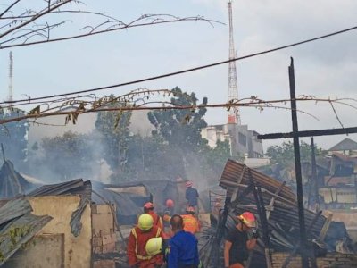 Diduga Korsleting Listrik, 17 Rumah Terbakar di Asrama Mattoanging