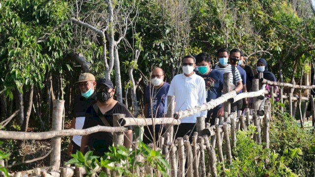 Gubernur Cek Progres Pembangunan Titik Nol dan Pedestrian Kawasan Wisata Bira