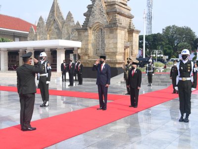 Konsep Minimalis Upacara Ziarah Nasional Peringatan Hari Pahlawan