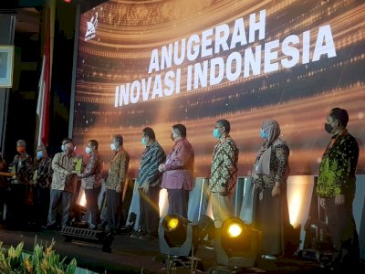 Di Hari Pahlawan, Wagub Sulsel Terima Penghargaan dari Kemenristek