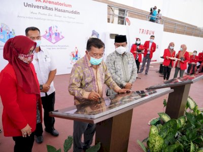 Wagub Sulsel Dampingi JK Resmikan Arenatorium Unhas.