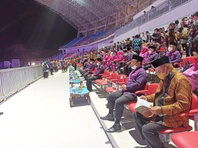 Dibuka Jokowi, Wagub Dampingi 54 Kafilah Sulsel Dalam Pembukaan MTQ Tingkat Nasional di Padang