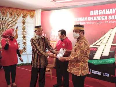 Bernuansa Bugis, Wagub Sulsel Hadiri Puncak Acara 44 Tahun KKSS di Jakarta