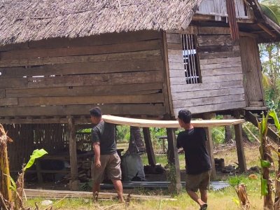 Kisah Nenek Siti, Rumahnya Yang Hampir Roboh Kini Telah Di Perbaiki Wagub Sulsel