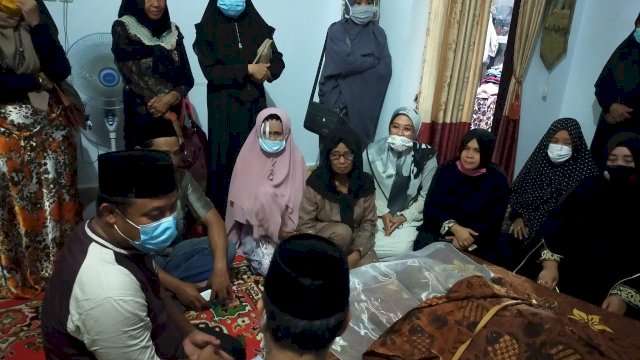 Di Bulukumba, Wagub Sulsel Melayat di Rumah Duka Keluarganya
