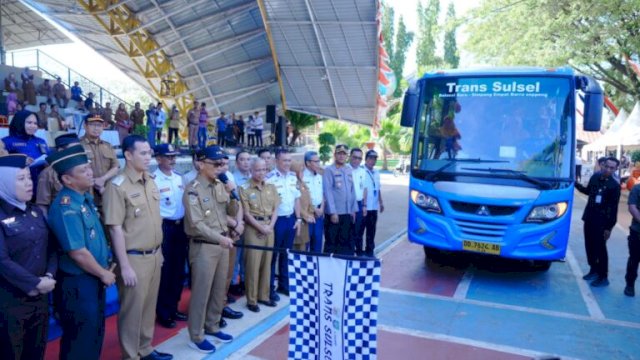 Pj Gubernur Prof Zudan Luncurkan Dua Unit Bus Gratis Trans Sulsel