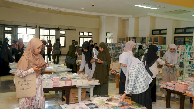 Perpustakaan UIN Alauddin Makassar Gandeng Gramedia Adakan Bazar Buku Murah